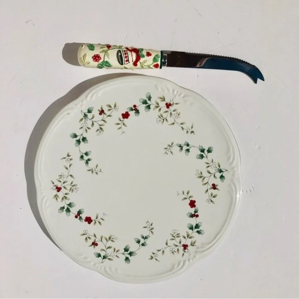 PFALTZGRAFF CHEESE TRAY WITH SCULPED SLICER WINTERBERRY 8